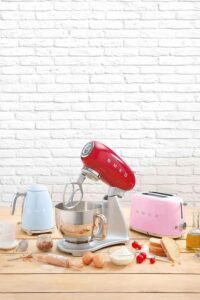 Batidora SMEG 600W, 4.8 Lt, 10 VELOCIDADES COLOR ROJO. SMF02RDUS